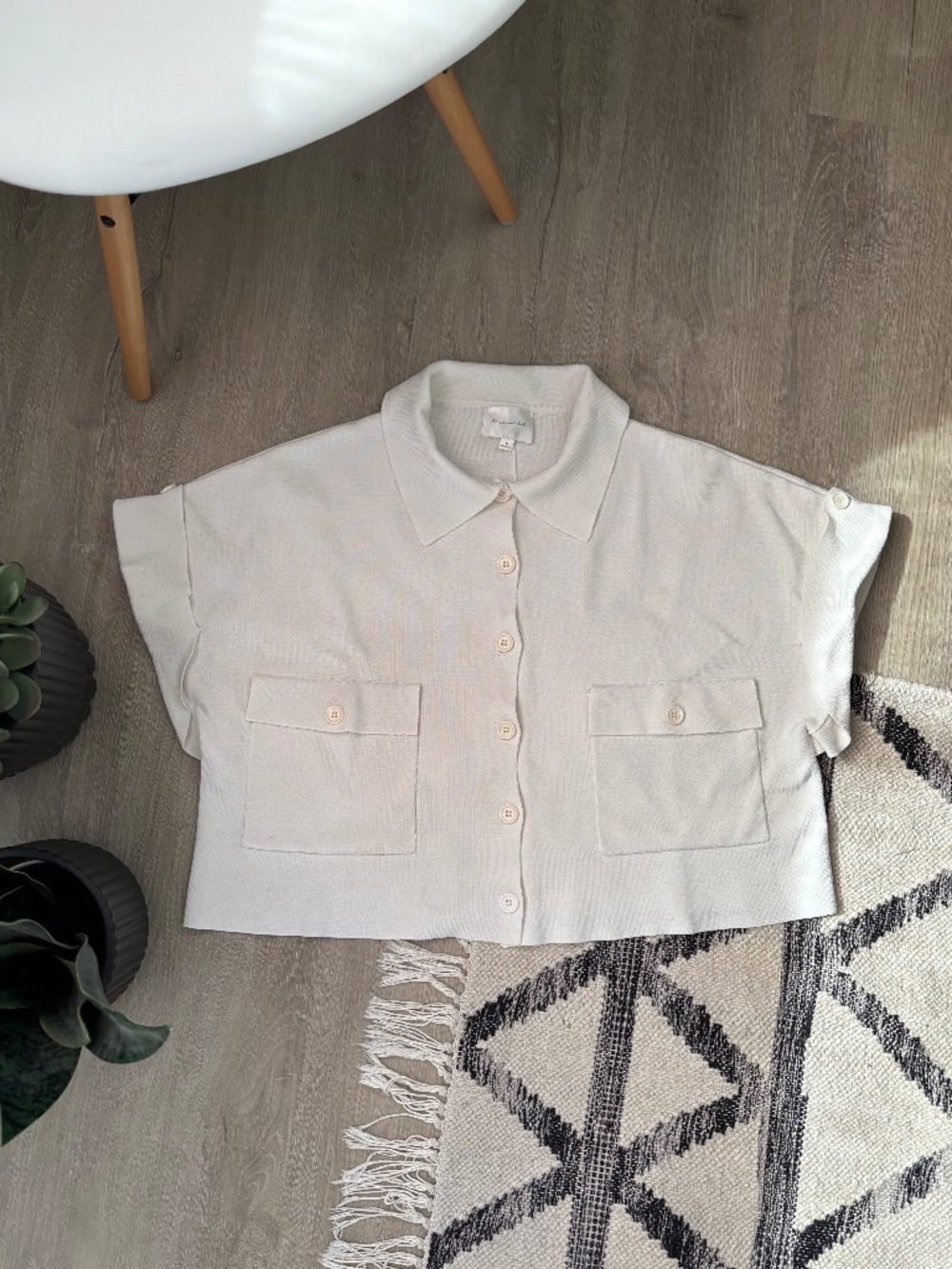 Line & Dot Boxy Cream Crop Button Up Top | Women’s Medium